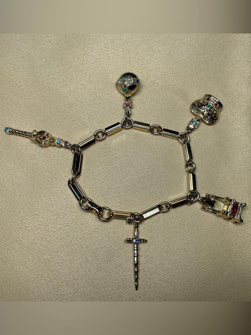 Rare Vintage Coro GoldTone Charm Bracelet Coronation/Royal Inspired Like New - Picture 9 of 16